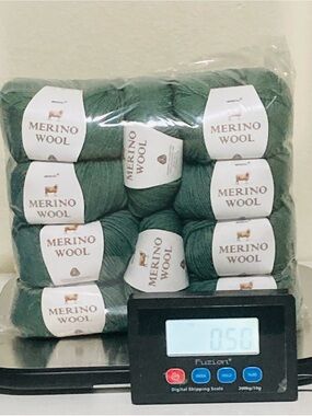 10 NWT (490g+ total) 100% Merino Wool Yarn by Mengchu in Forest Green